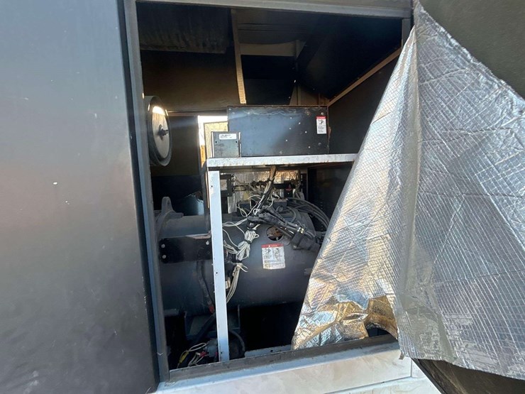 2005-detroit-diesel-100dsejb-138kva-3-phase-diesel-generator-image-11