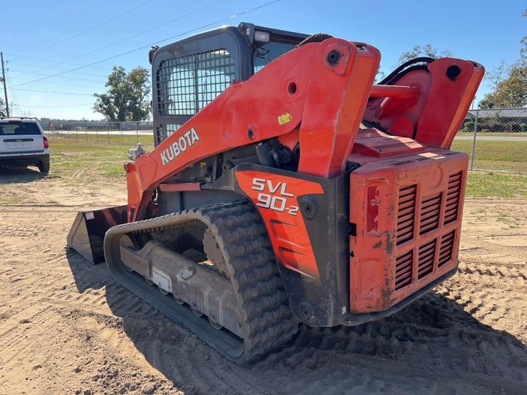 2011-kubota-svl90-2-image-2