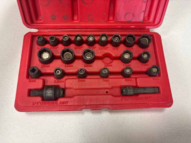 assorted-tools-set-image-9