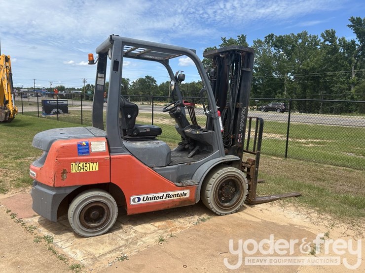 2017-toyota-8fdu30-image-1