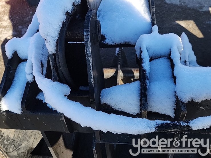 grapple-to-suit-skidsteer-image-8