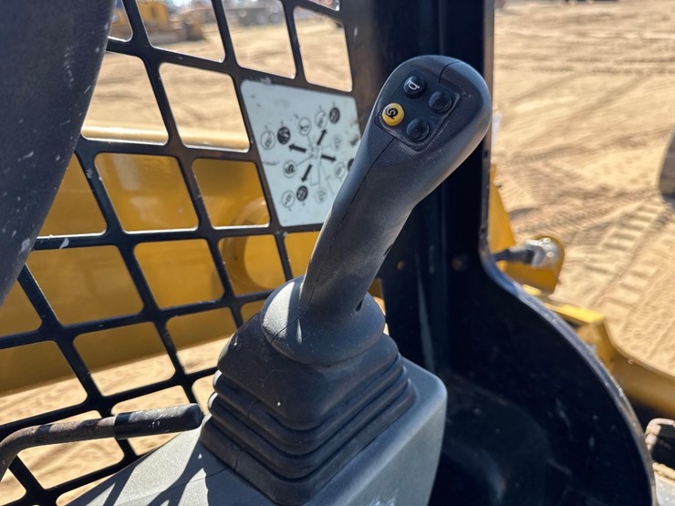 2023-caterpillar-259d3-image-27