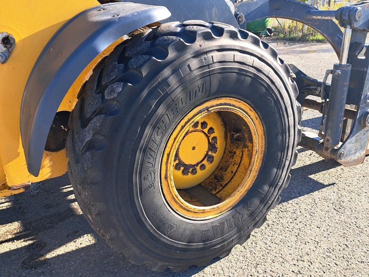 2018-deere-544k-image-39