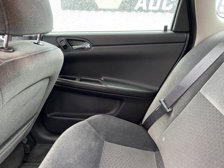 2010-chevrolet-impala-sedan-image-23