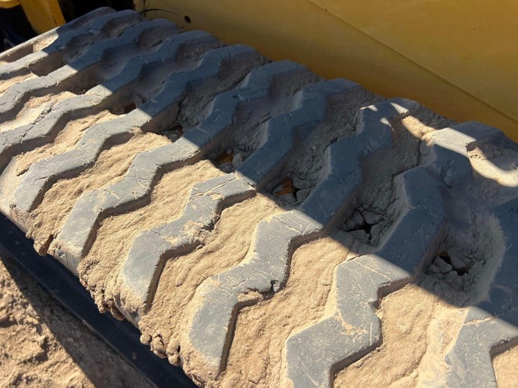 2020-caterpillar-259d3-image-22