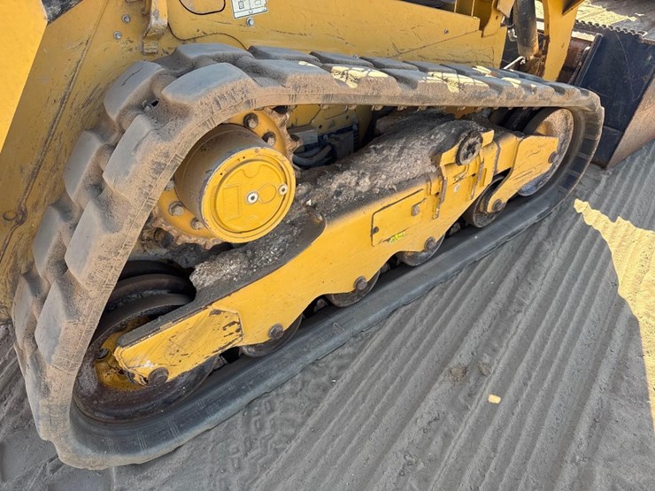 2023-caterpillar-259d3-image-14