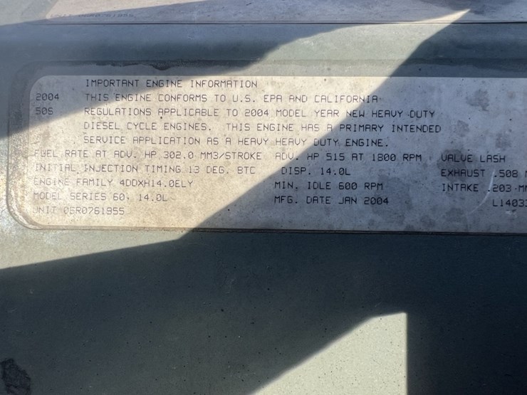 #4633-•-2004-freightliner-day-cab-image-12