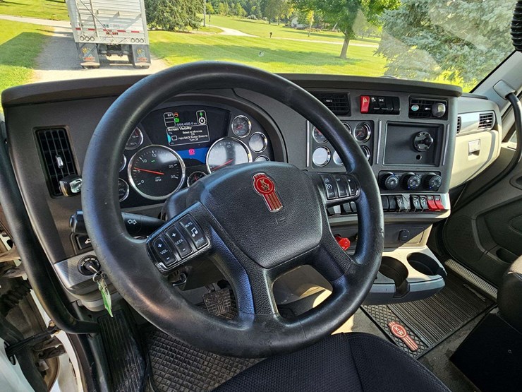 2019-kenworth-t880-image-18