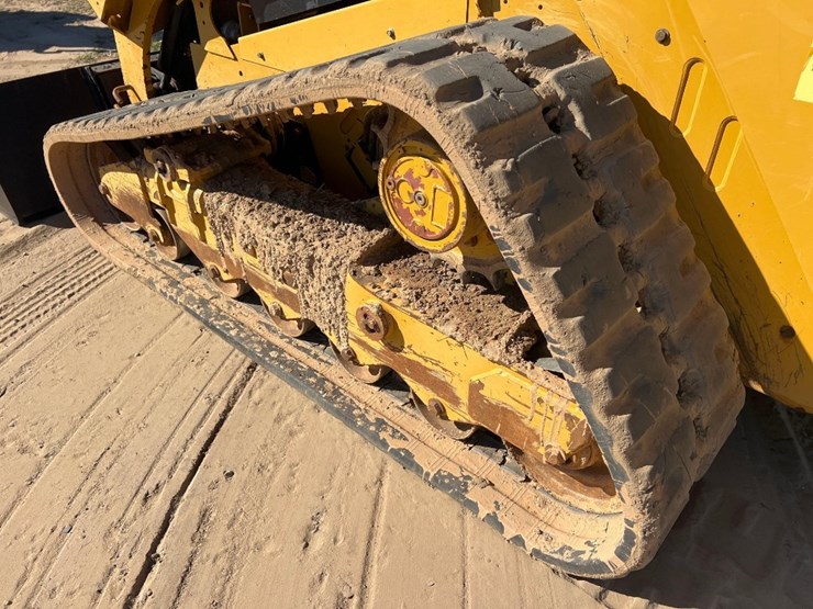 2020-caterpillar-299d3-image-22