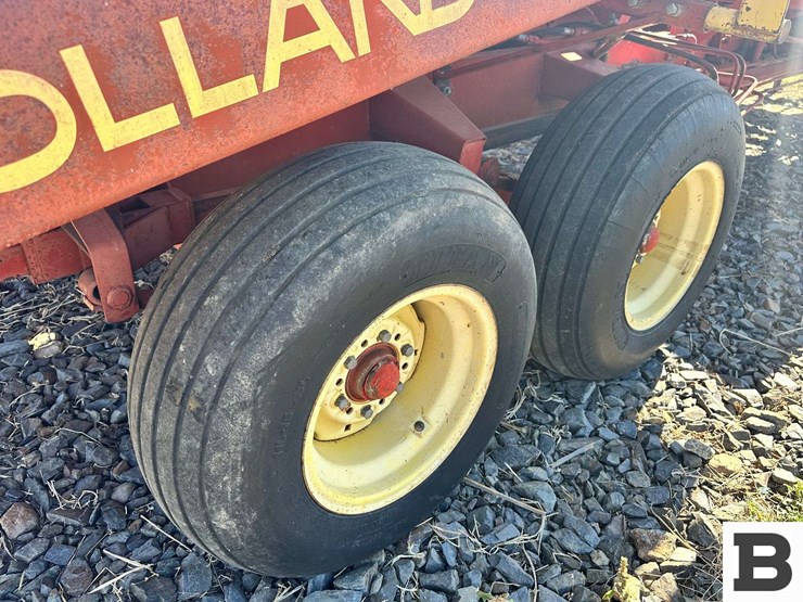 new-holland-1032-image-29