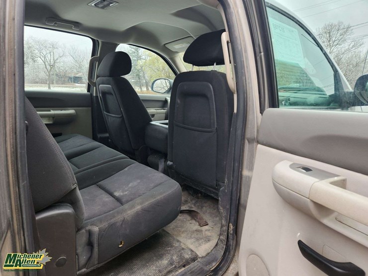 2012-chevrolet-silverado-2500hd-image-38