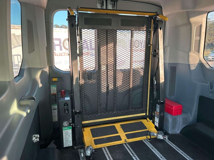 2016-ford-transit-image-18