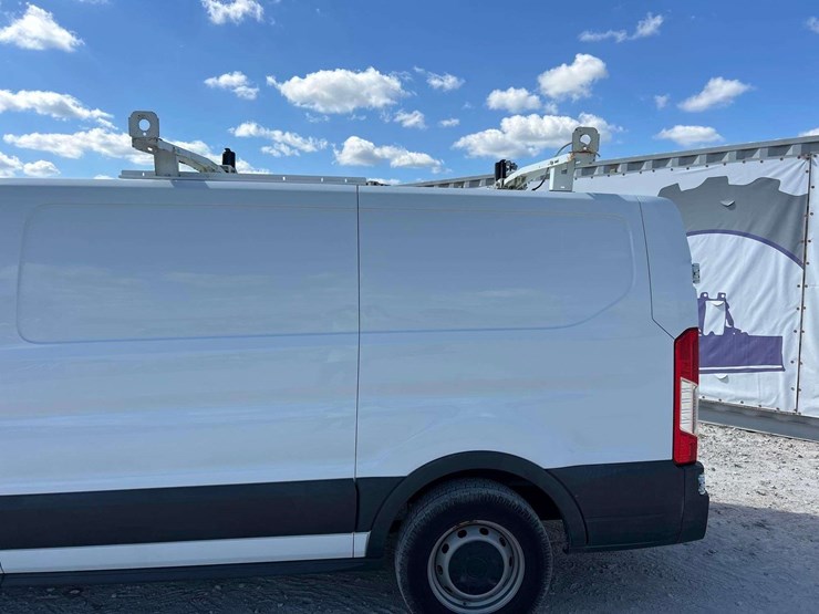 2017-ford-transit-image-38