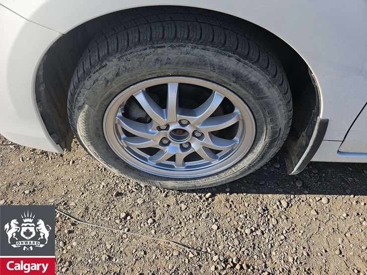 2015-toyota-prius-v-hybrid-4dr-wagon-image-8