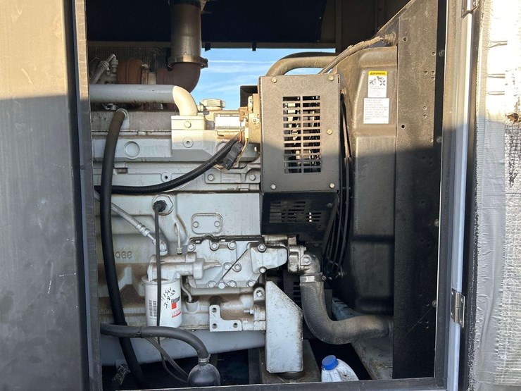 2005-detroit-diesel-100dsejb-138kva-3-phase-diesel-generator-image-9