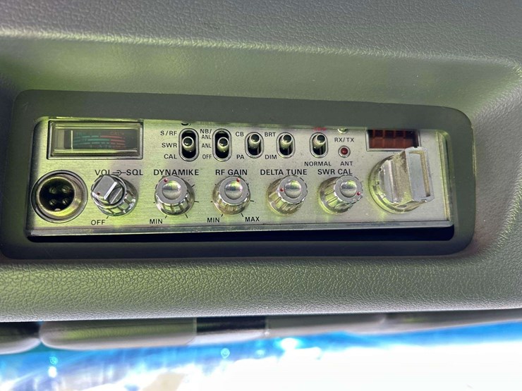 2016-peterbilt-579-image-25