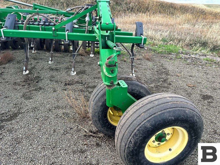 john-deere-1830-image-39