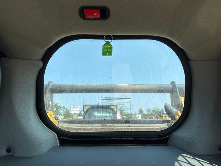 2023-caterpillar-259d3-image-37