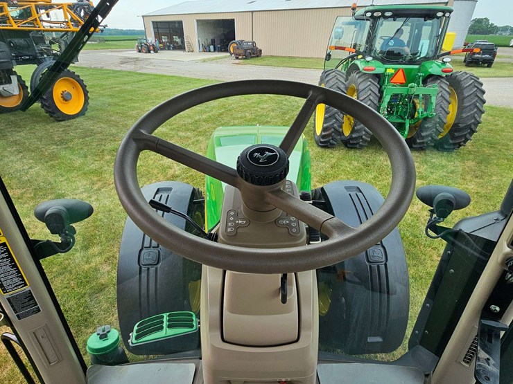 2011-john-deere-8285r-image-13