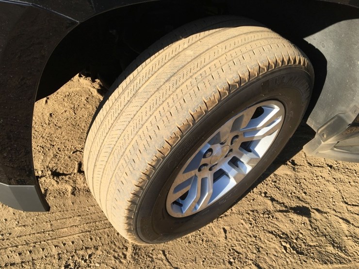 2019-chevrolet-suburban-image-14