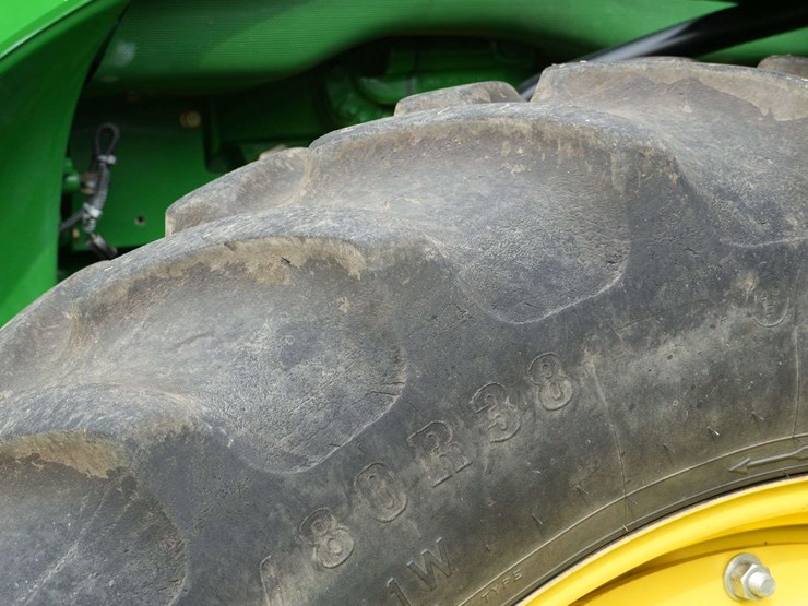 2011-john-deere-8285r-image-53