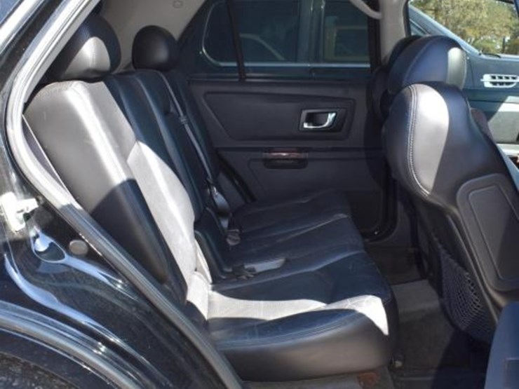 2004-cadillac-srx-image-10