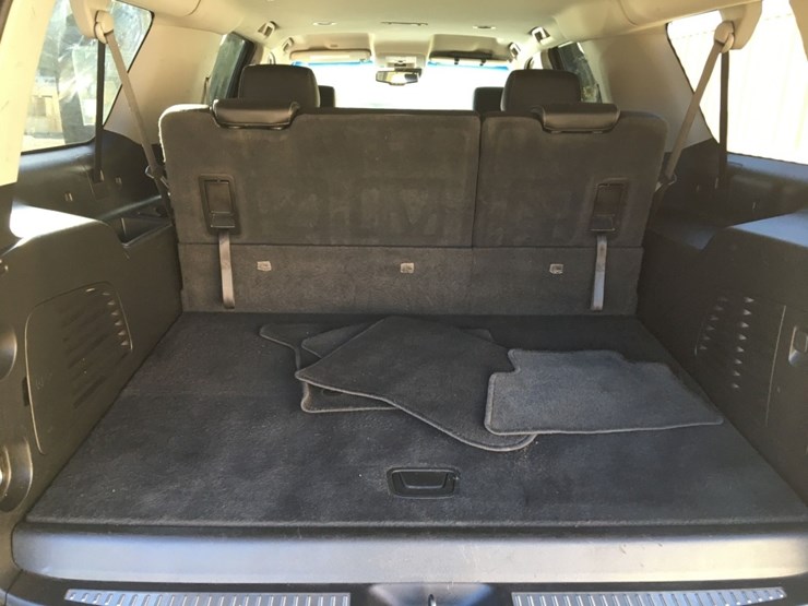 2019-chevrolet-suburban-image-10