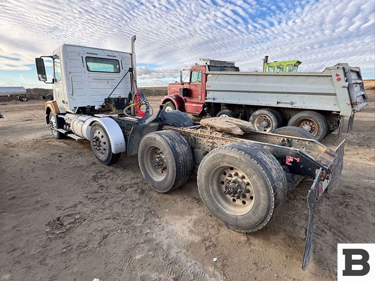 2009-volvo-tractor-truck---caution---kennewick,-wa-image-3