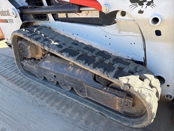 2015-bobcat-t550-image-12