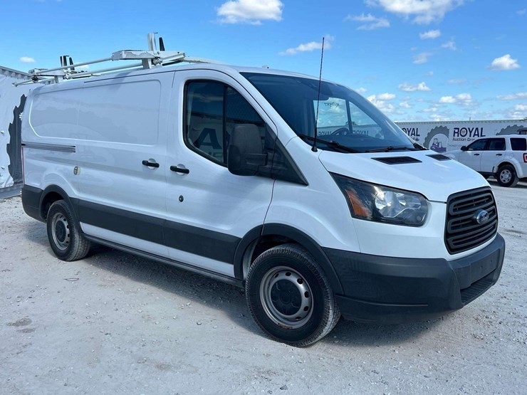 2017-ford-transit-image-2