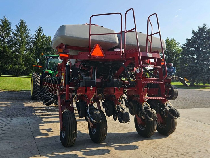 case-1250-early-riser-planter-image-6