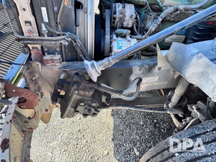 2003-volvo-10-image-70