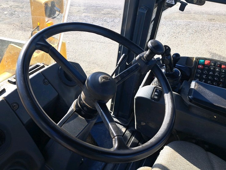 2018-deere-524k-image-15