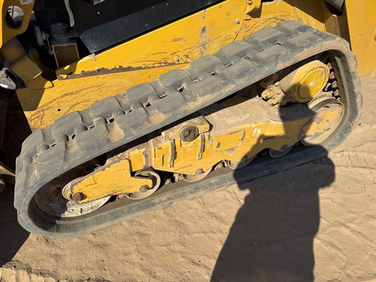 2023-caterpillar-259d3-image-9