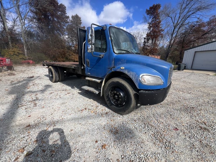 2007-freightliner-108sd-image-15