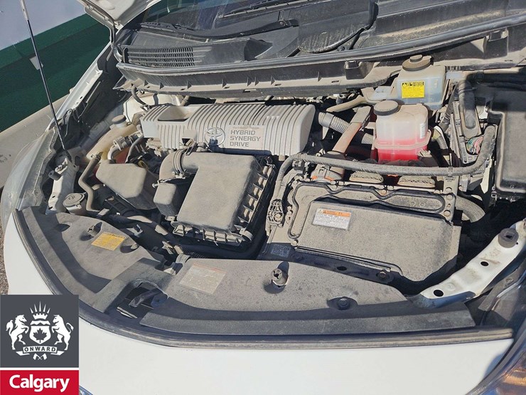 2015-toyota-prius-v-hybrid-4dr-wagon-image-18