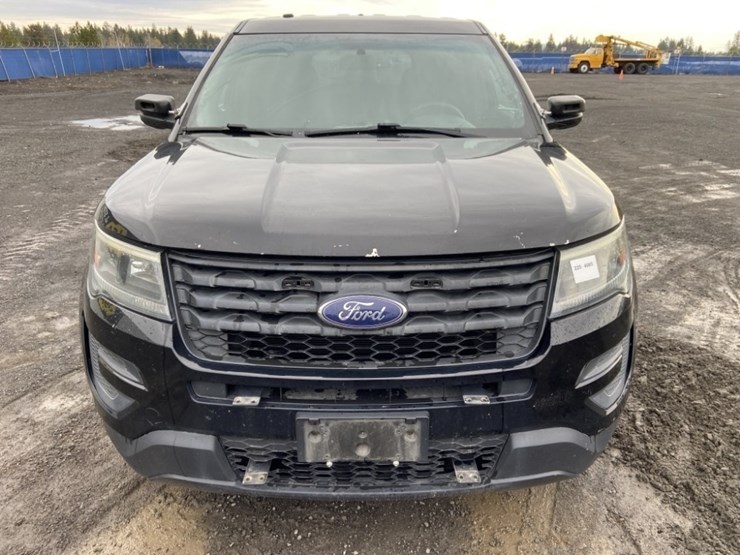 2017-ford-explorer-image-8