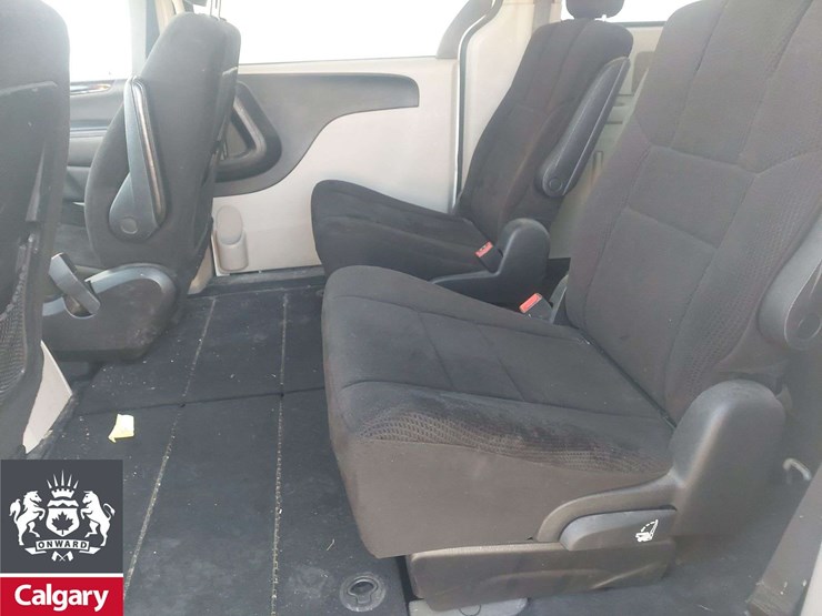 2012-dodge-grand-caravan-image-12