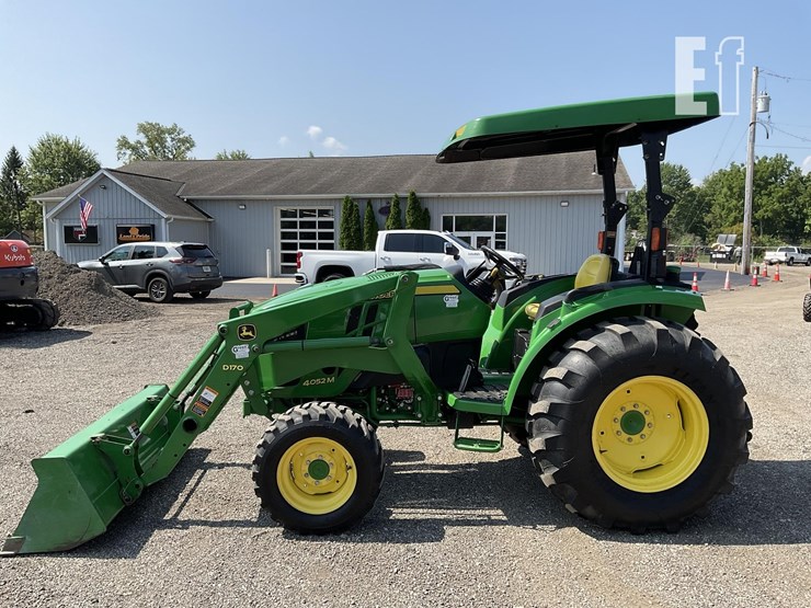 2017-john-deere-4052m-image-2
