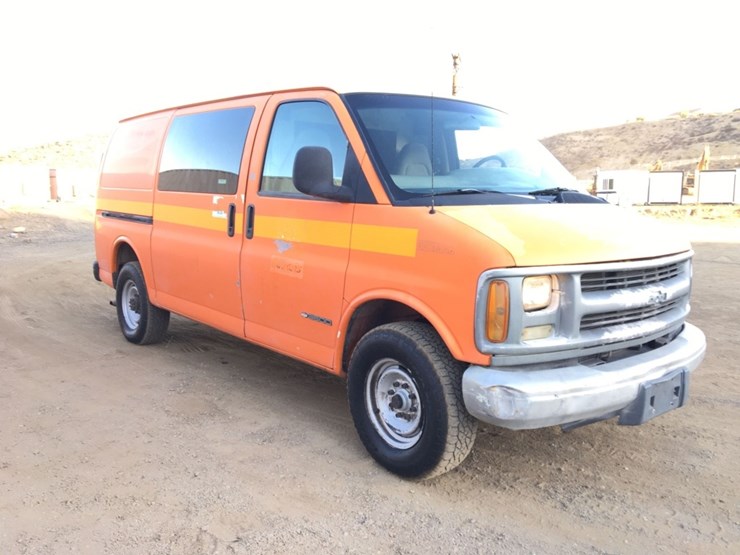 1999-chevrolet-express-3500-image-2