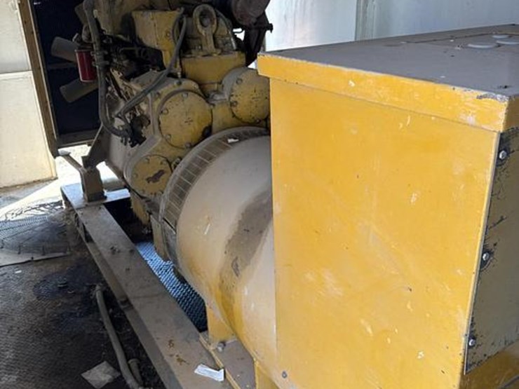 caterpillar-d353-image-1