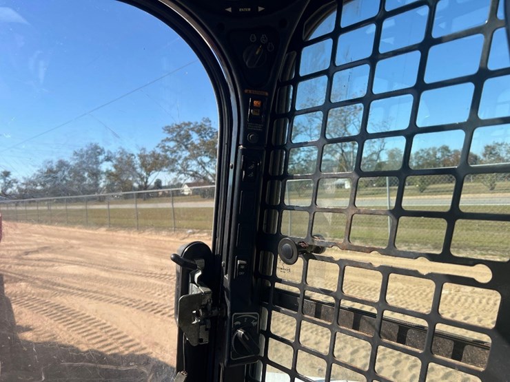 2021-bobcat-t870-image-29