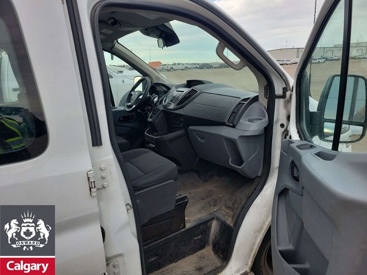 2017-ford-transit-image-31