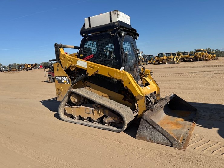 2018-caterpillar-259d-image-3