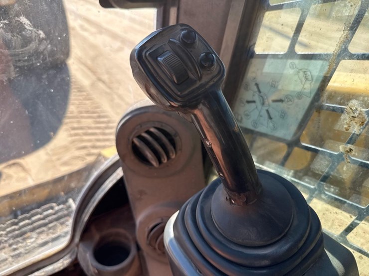 2018-caterpillar-259d-image-32