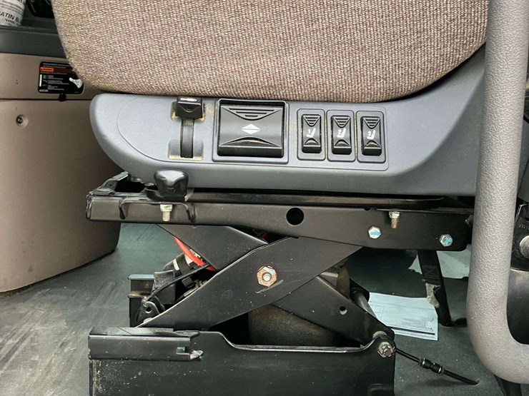 2013-freightliner-cascadia-image-31