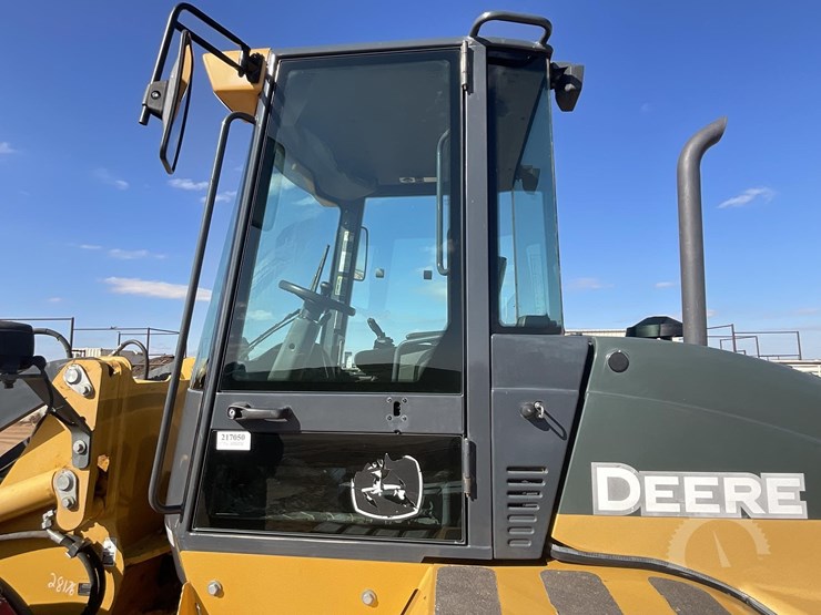 2015-deere-324k-image-12