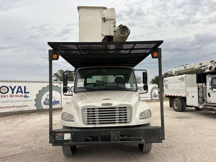 2015-freightliner-m2-106-image-26