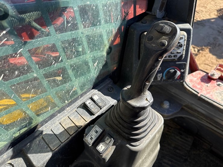 2021-takeuchi-tl8r2-image-26