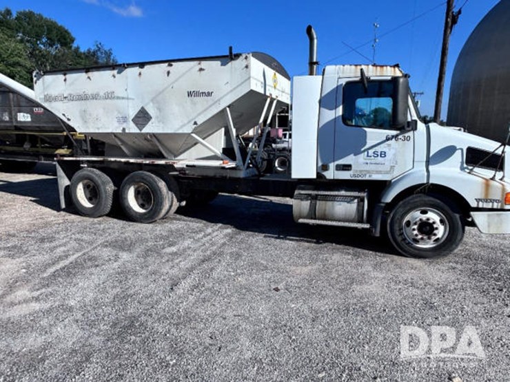 2003-volvo-10-image-6